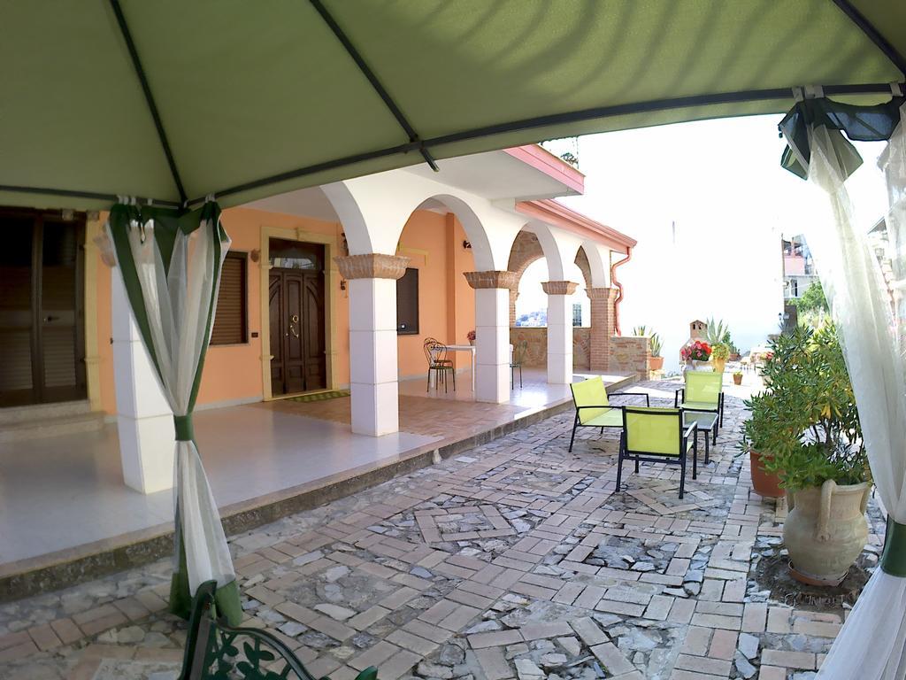 B&B Castello Michelina San Nicola dellʼAlto Buitenkant foto